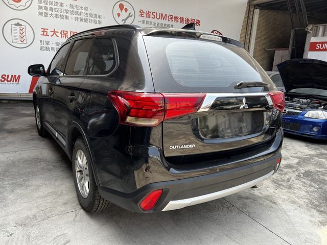 4ＷD 七氣囊 巡跡 無菸車 原鈑件認證 里程合約保證 可全貸 高雄二手車推薦  第9張相片