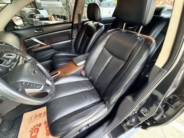 i-Key、定速、電動座椅、感應頭燈 低里程美車 高雄中古車推薦  第4張相片