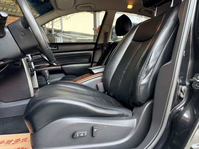 i-Key、定速、電動座椅、感應頭燈 低里程美車 高雄中古車推薦  第5張相片