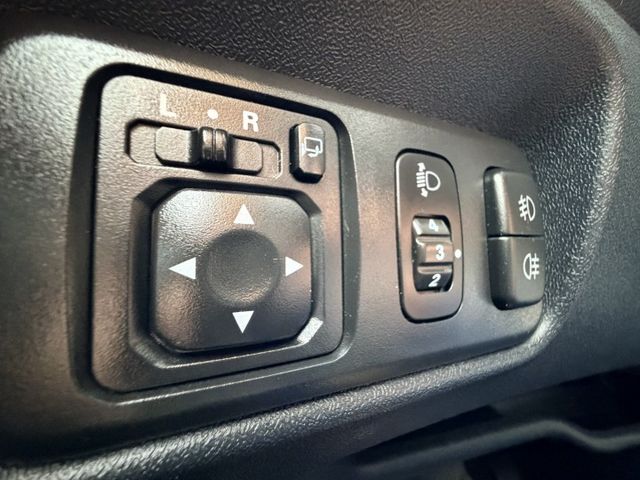 一手無菸 僅跑5萬多公里 頂級iKey 恆溫 車況特優 強力推薦優質代步車  第14張相片