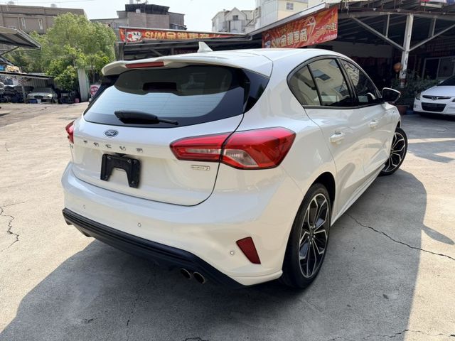 Ford Focus 5D ST-Line Lommel  第4張相片