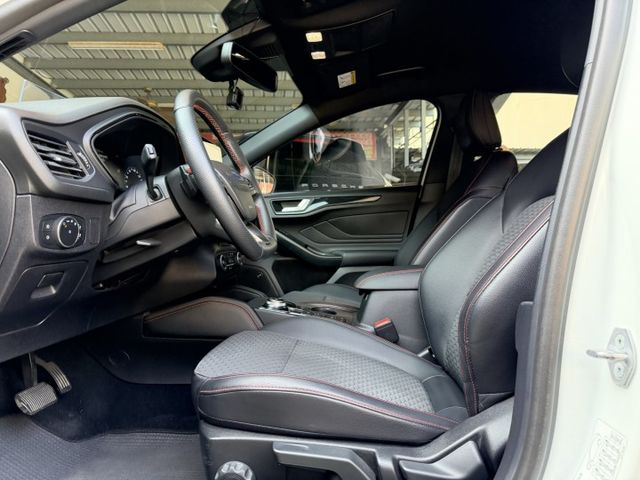 Ford Focus 5D ST-Line Lommel  第8張相片