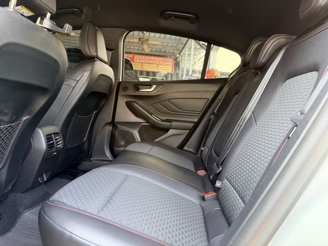 Ford Focus 5D ST-Line Lommel  第9張相片