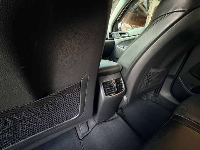 絕美家用車～ i-Key 前後影音 電動椅 6氣囊 ESP 原鈑件認證 里程合約保證  第14張相片