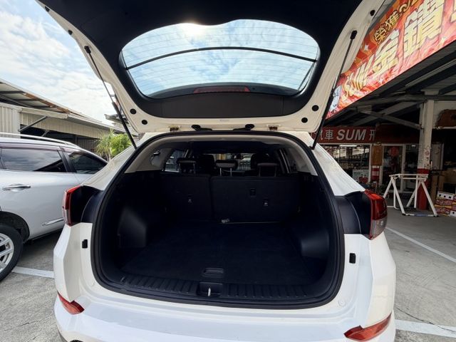 絕美家用車～ i-Key 前後影音 電動椅 6氣囊 ESP 原鈑件認證 里程合約保證  第18張相片