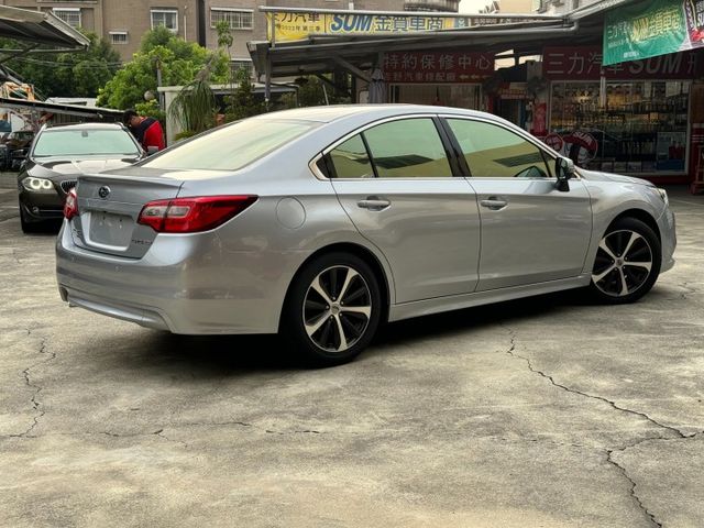 一步到位的超讚房車！原廠保養～僅跑5萬多～4WD 盲點偵測 高雄二手車推薦模範店：三力汽車  第4張相片