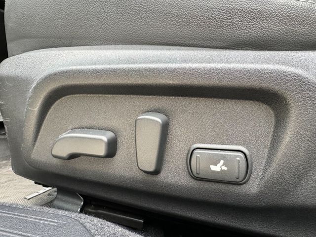一步到位的超讚房車！原廠保養～僅跑5萬多～4WD 盲點偵測 高雄二手車推薦模範店：三力汽車  第11張相片