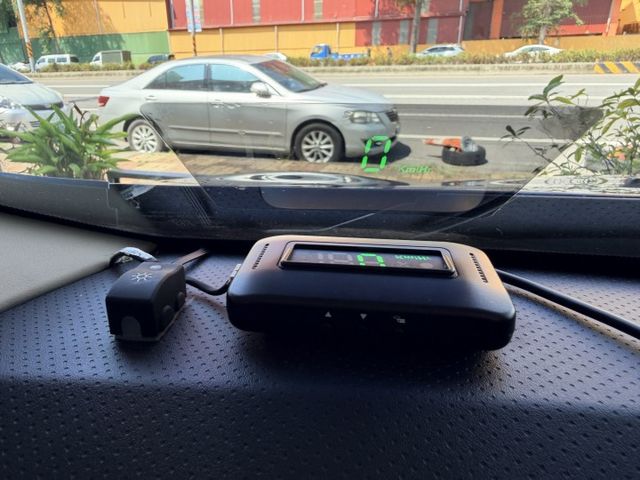 一手美車 抬頭顯示 低里程 車況優 空間大實用車款  第9張相片