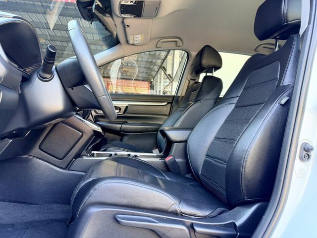 里程合約保證～僅跑3萬初！原漆原鈑件，自動跟車+車道維持、iKey摸門，該有的都有～預約賞車另有優惠  第7張相片