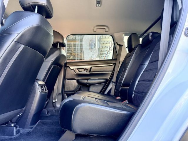 里程合約保證～僅跑3萬初！原漆原鈑件，自動跟車+車道維持、iKey摸門，該有的都有～預約賞車另有優惠  第8張相片