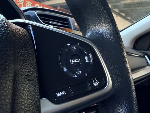 里程合約保證～僅跑3萬初！原漆原鈑件，自動跟車+車道維持、iKey摸門，該有的都有～預約賞車另有優惠  第12張相片