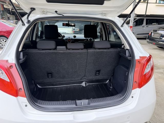 原鈑件 低里程 i-Key、ISOFIX 漂亮家用車  第10張相片