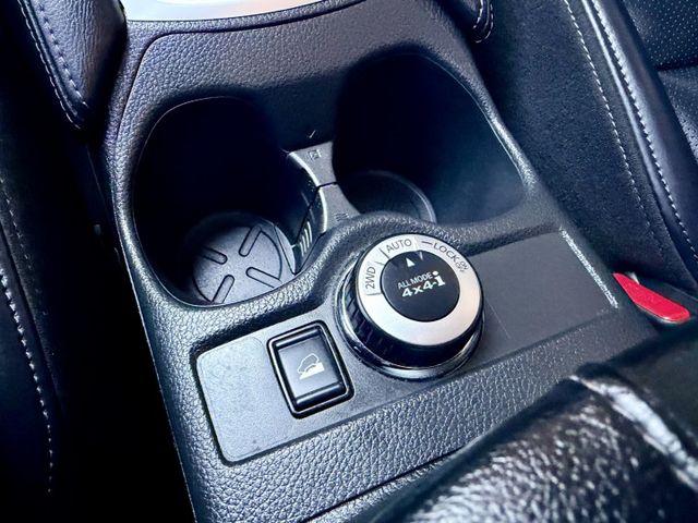 4WD旗艦科技版頂規配備齊全，LED頭燈/自動跟車/環景/盲點/iKey/電尾/全景天窗，無菸車 SUM保固2年5萬公里  第12張相片