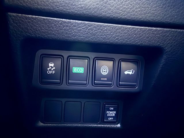 4WD旗艦科技版頂規配備齊全，LED頭燈/自動跟車/環景/盲點/iKey/電尾/全景天窗，無菸車 SUM保固2年5萬公里  第14張相片