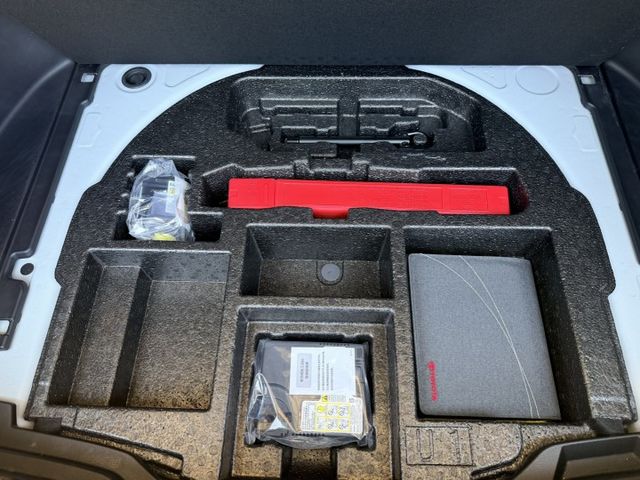 LED頭燈、盲點偵測、環景、RCTA，配備齊全，長租車抵稅釋出，前手使用單純 可全貸 非旗艦 無電尾 準尊爵/“豪華選”  第19張相片
