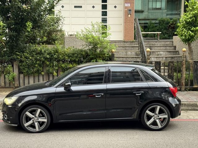 里程保證，多媒體螢幕 衛星導航 倒車顯影 藍牙 ISOFIX 渦輪很夠用  第3張相片