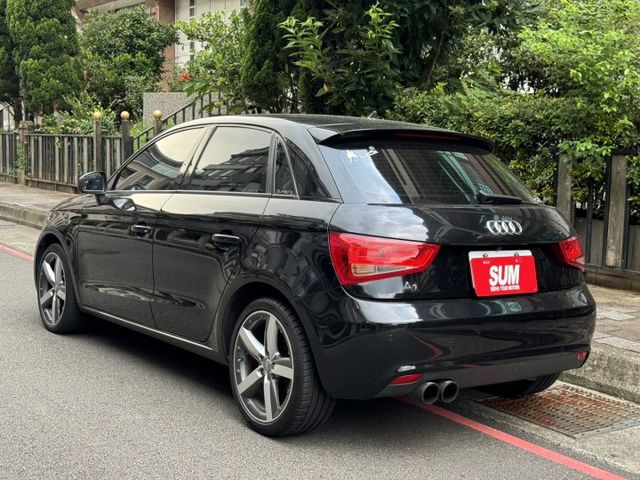 里程保證，多媒體螢幕 衛星導航 倒車顯影 藍牙 ISOFIX 渦輪很夠用  第4張相片