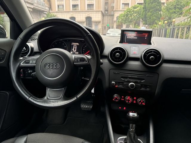里程保證，多媒體螢幕 衛星導航 倒車顯影 藍牙 ISOFIX 渦輪很夠用  第6張相片