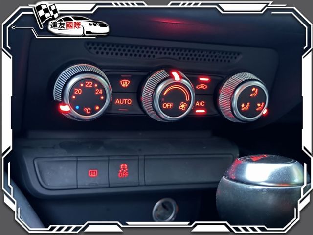 里程保證，多媒體螢幕 衛星導航 倒車顯影 藍牙 ISOFIX 渦輪很夠用  第9張相片