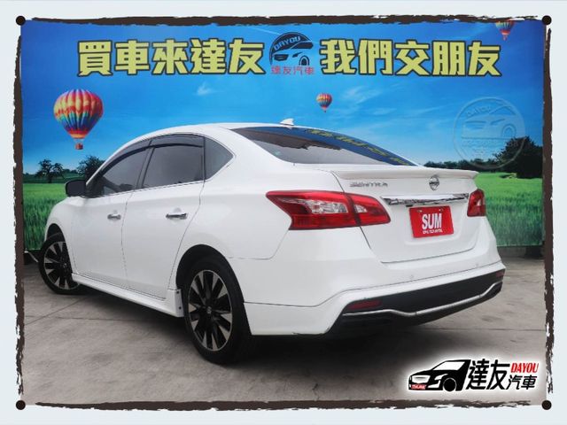 CP值超高的豪華房車 頂級360環景版 天窗 升級帥帥空力套件 循跡 胎壓偵測 6氣囊 不用30萬買到滿滿的配備  第2張相片