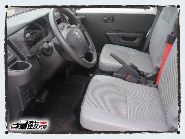 市場熱銷全新自排貨車 里程僅100公里 怠速熄火 循跡防滑 胎壓偵測 藍芽 感應頭燈  老闆的好夥伴 載貨不再是煩惱  第5張相片