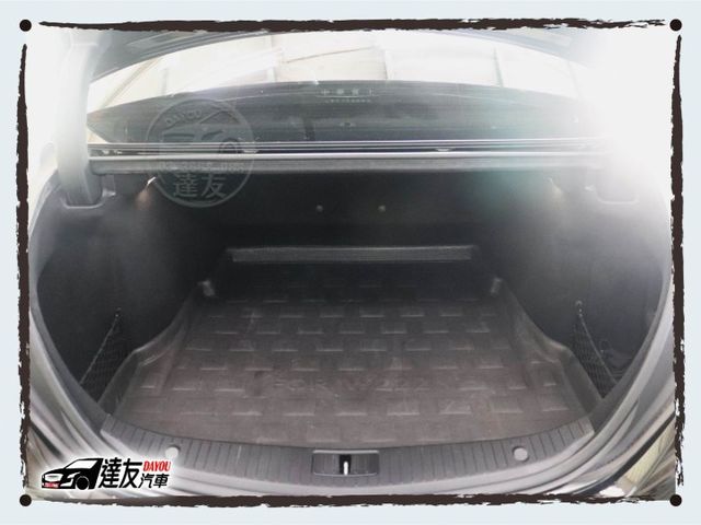 老闆該擁有台氣派車 比新車現省300多萬 原鈑件 里程少僅9萬 IKEY 電尾門 電吸門 全電動記憶座椅 後座出風口  第9張相片