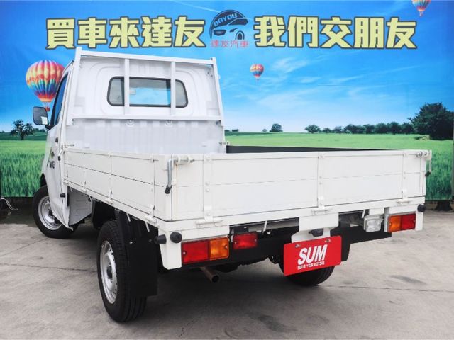 市場熱銷自排貨車 根本新車 里程只跑95km 怠速熄火 循跡 胎壓偵測  感應頭燈 現省新車快10萬 做生意載貨的好選擇  第2張相片