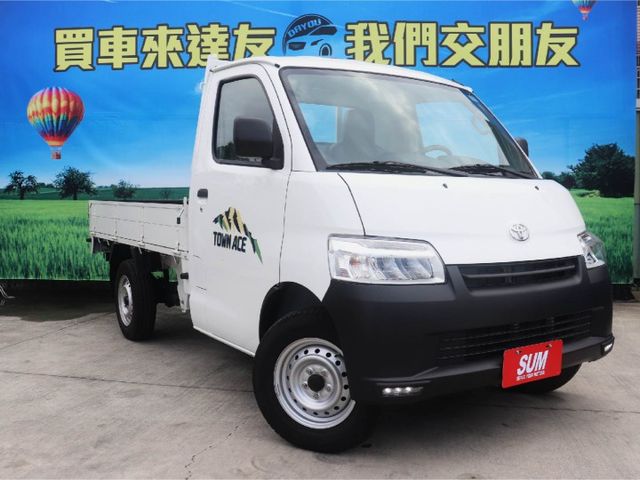 市場熱銷自排貨車 根本新車 里程只跑95km 怠速熄火 循跡 胎壓偵測  感應頭燈 現省新車快10萬 做生意載貨的好選擇  第3張相片