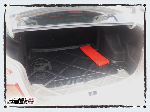 便宜代步車 省油上下班代步 里程少僅跑7萬 無待修 好開好顧省稅金 升級影音系統 倒車影像 通勤接送代步首選  第8張相片