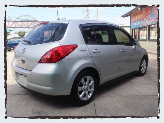 超值代步車 大空間五門掀背車 里程僅跑15萬 IKEY 恆溫 內外漂亮回去免整理 只要10萬多一點開回家  第4張相片