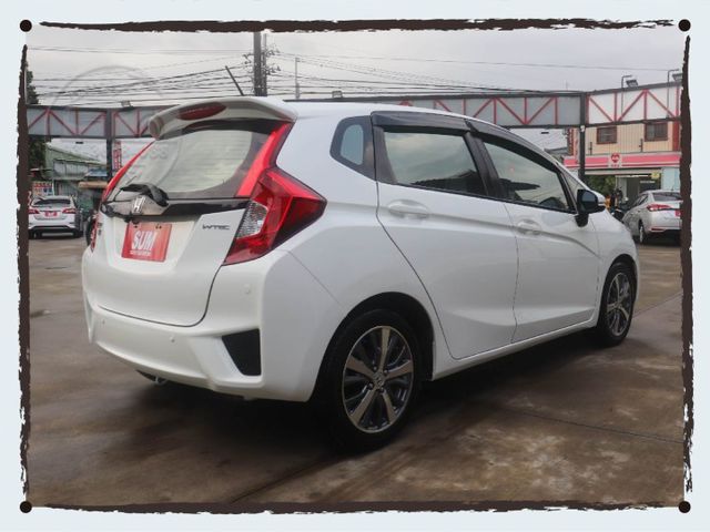 一手女用車 頂級S版 換檔撥片 智慧型抬顯 影音 倒車影像 輪胎剛換  購車贈一年保固 內外免整理  第4張相片