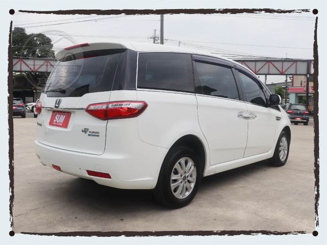 同級最划算正七人座 里程僅跑11萬 原鈑件認證車 天窗 電動滑門 IKEY 等多樣配備 內外免整理  第4張相片