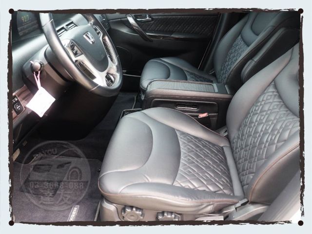 同級最划算正七人座 里程僅跑11萬 原鈑件認證車 天窗 電動滑門 IKEY 等多樣配備 內外免整理  第6張相片