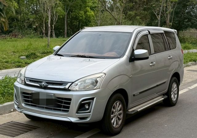 做生意的好幫手 便宜商用車 載貨自用兩相宜 里程僅跑10萬 影音 定速 快撥 原鈑件 內外回去免整理  第1張相片