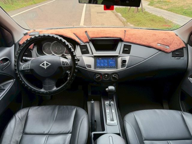 做生意的好幫手 便宜商用車 載貨自用兩相宜 里程僅跑10萬 影音 定速 快撥 原鈑件 內外回去免整理  第3張相片