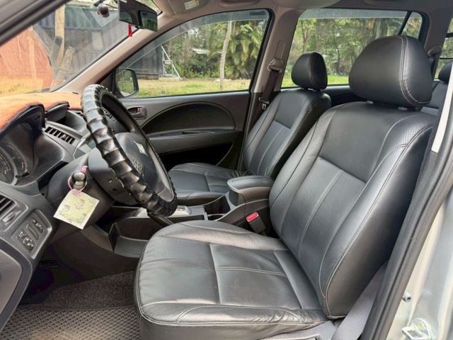 做生意的好幫手 便宜商用車 載貨自用兩相宜 里程僅跑10萬 影音 定速 快撥 原鈑件 內外回去免整理  第4張相片