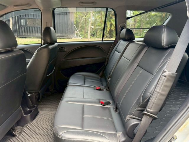 做生意的好幫手 便宜商用車 載貨自用兩相宜 里程僅跑10萬 影音 定速 快撥 原鈑件 內外回去免整理  第5張相片