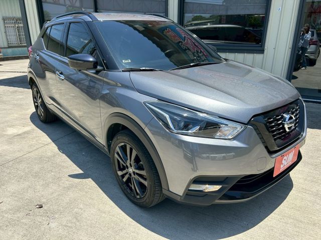 頂規特仕版里程僅跑一萬九，一手車車況極好，無須整理!!! 省油省稅金 原鈑件原廠保固中  第2張相片