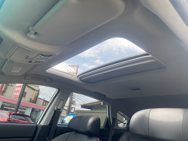 【頂級魅力型】內裝9成新｜里程僅9萬｜原鈑件｜360環景｜IKEY｜ 電動天窗｜快撥｜換檔撥片｜定速｜月付5000  第9張相片