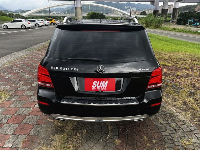 BENZ GLK220D 2.0 4MATIC 豪華版 全景天窗 省油省稅  第5張相片