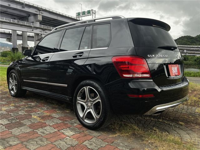 BENZ GLK220D 2.0 4MATIC 豪華版 全景天窗 省油省稅  第6張相片