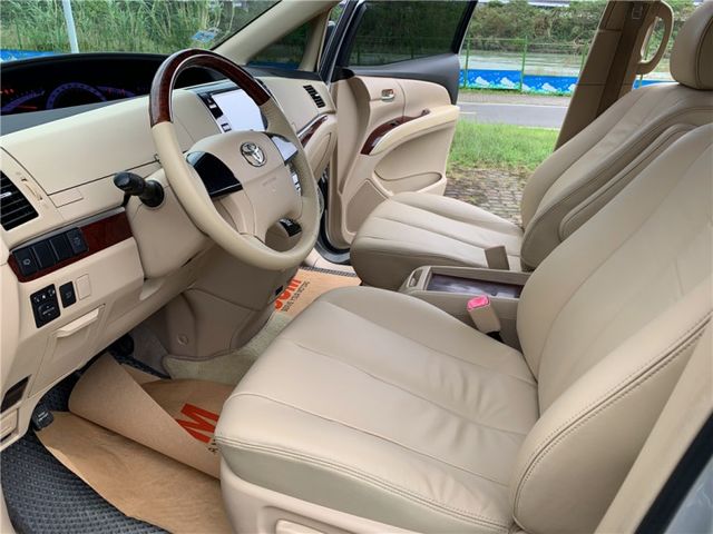 2013年TOYOTA PREVIA 七人休旅車 雙電動滑門 全景天窗  第7張相片