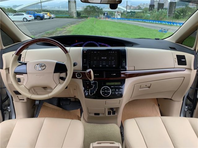 2013年TOYOTA PREVIA 七人休旅車 雙電動滑門 全景天窗  第10張相片