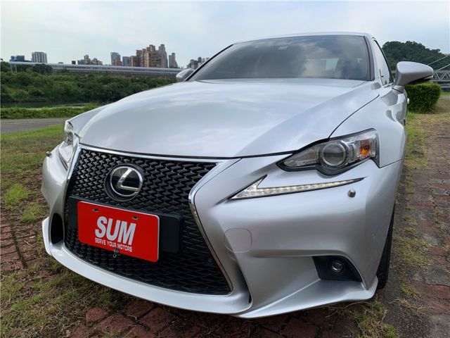 僅跑6萬公里 LEXUS IS200T F-SPORT  第1張相片