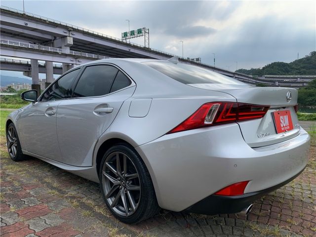 僅跑6萬公里 LEXUS IS200T F-SPORT  第6張相片