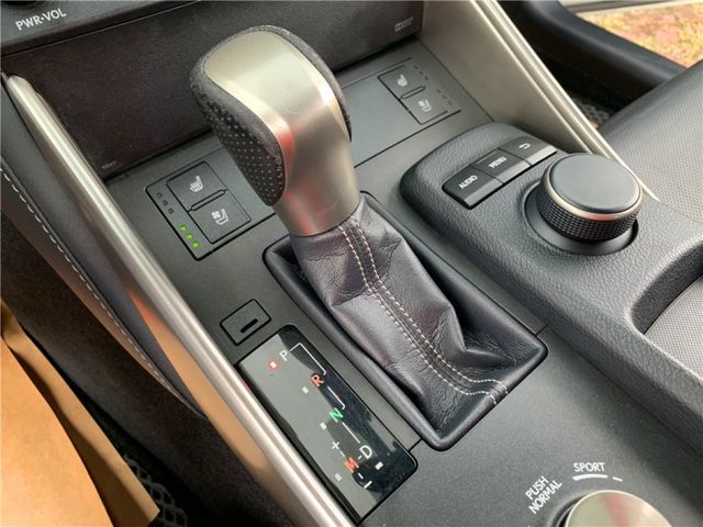 僅跑6萬公里 LEXUS IS200T F-SPORT  第13張相片