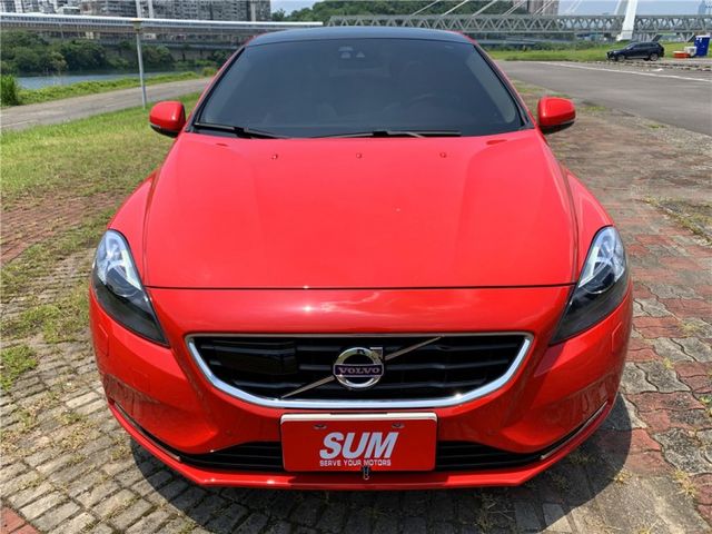 VOLVO V40 T5 ACC跟車 全景天窗  第2張相片