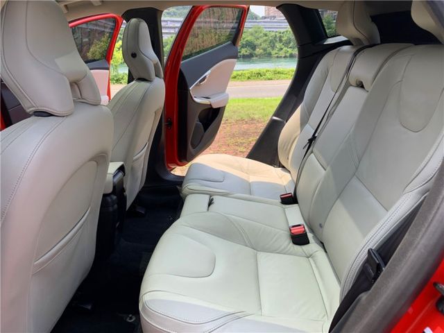 VOLVO V40 T5 ACC跟車 全景天窗  第8張相片