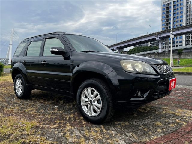 2012年 FORD ESCAPE 2.3 天窗 定速 讓你最想擁有的一部休旅車  第3張相片