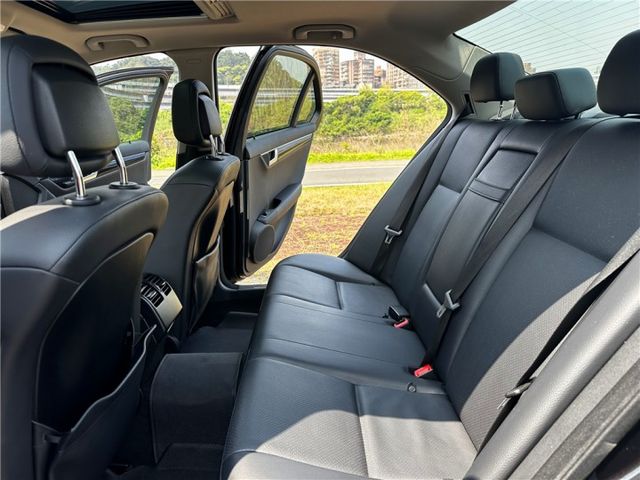 BENZ C200 1.8 小改款 HID頭燈 自動停車系統  第8張相片